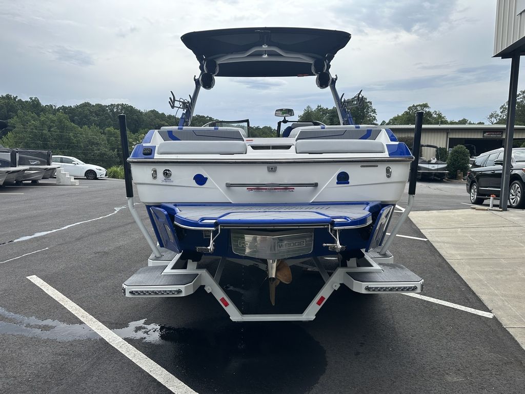 2024 malibu boats 22-LSV