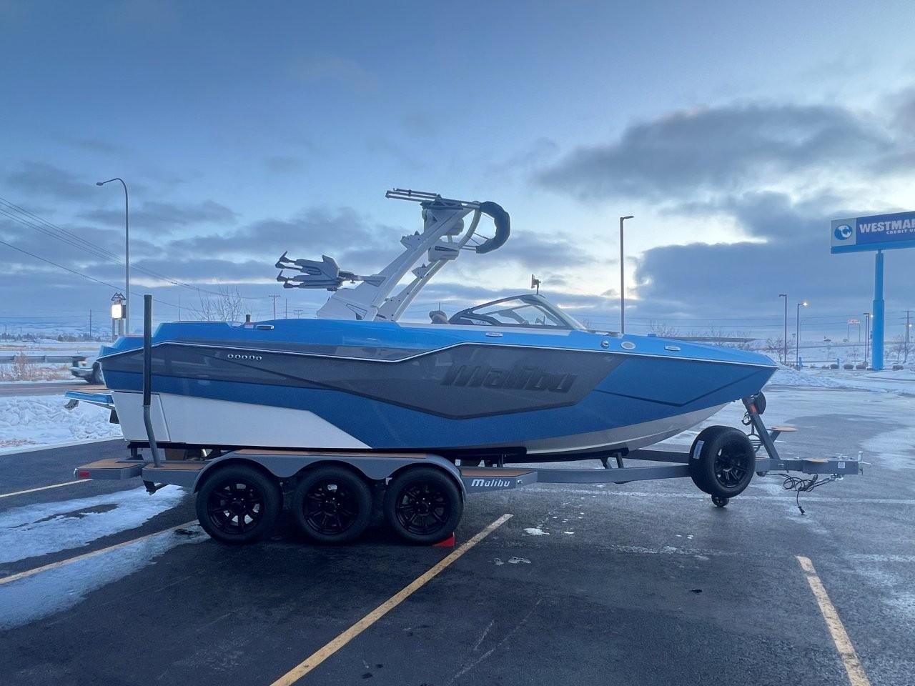 2025 Malibu M230