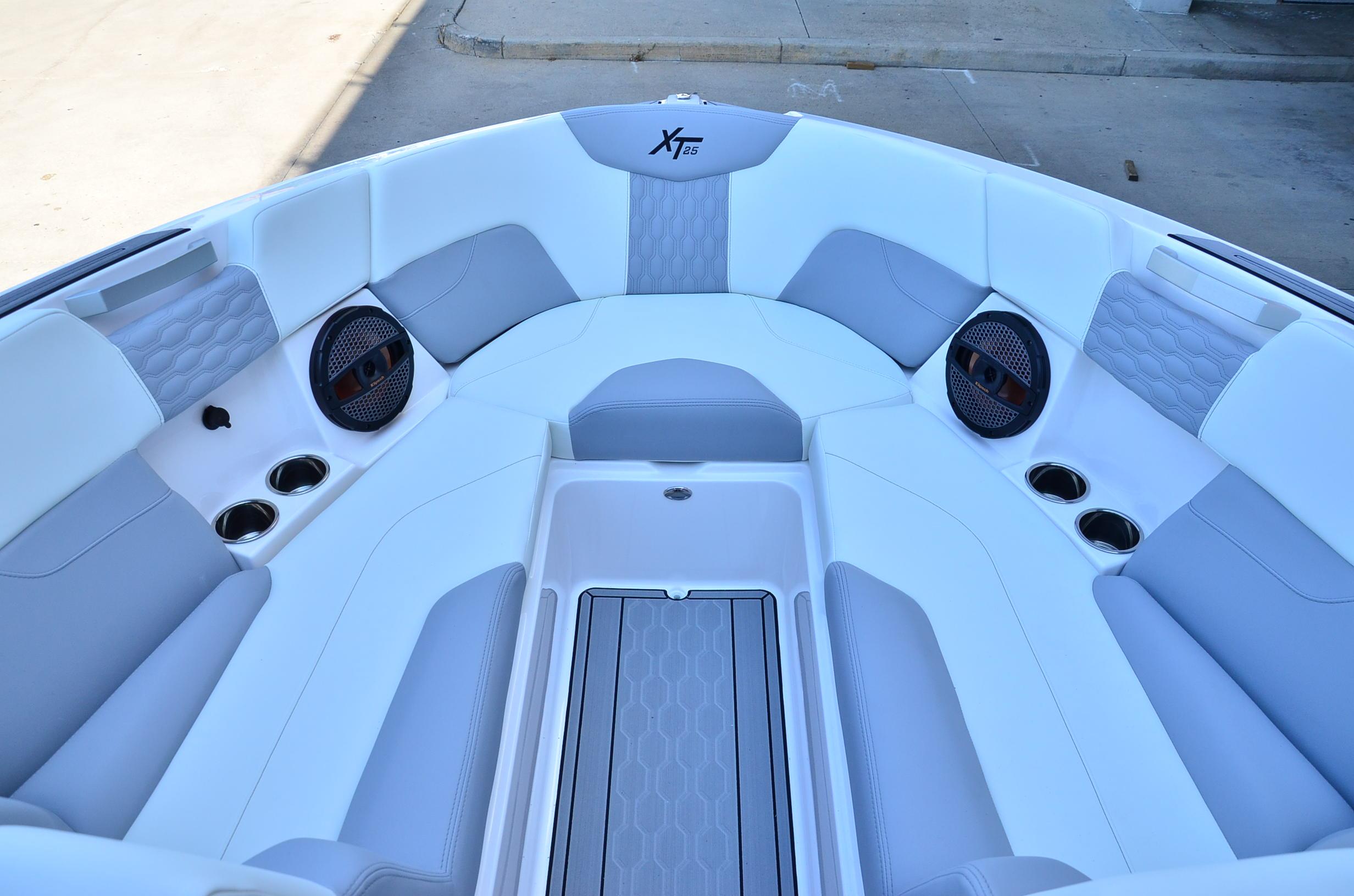 2024 MasterCraft XT25 – LOADED! Model Year End Sale! LOWEST PRICED XT25 IN THE COUNTRY!