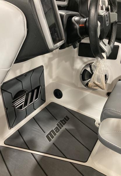 2021 Malibu 23 LSV