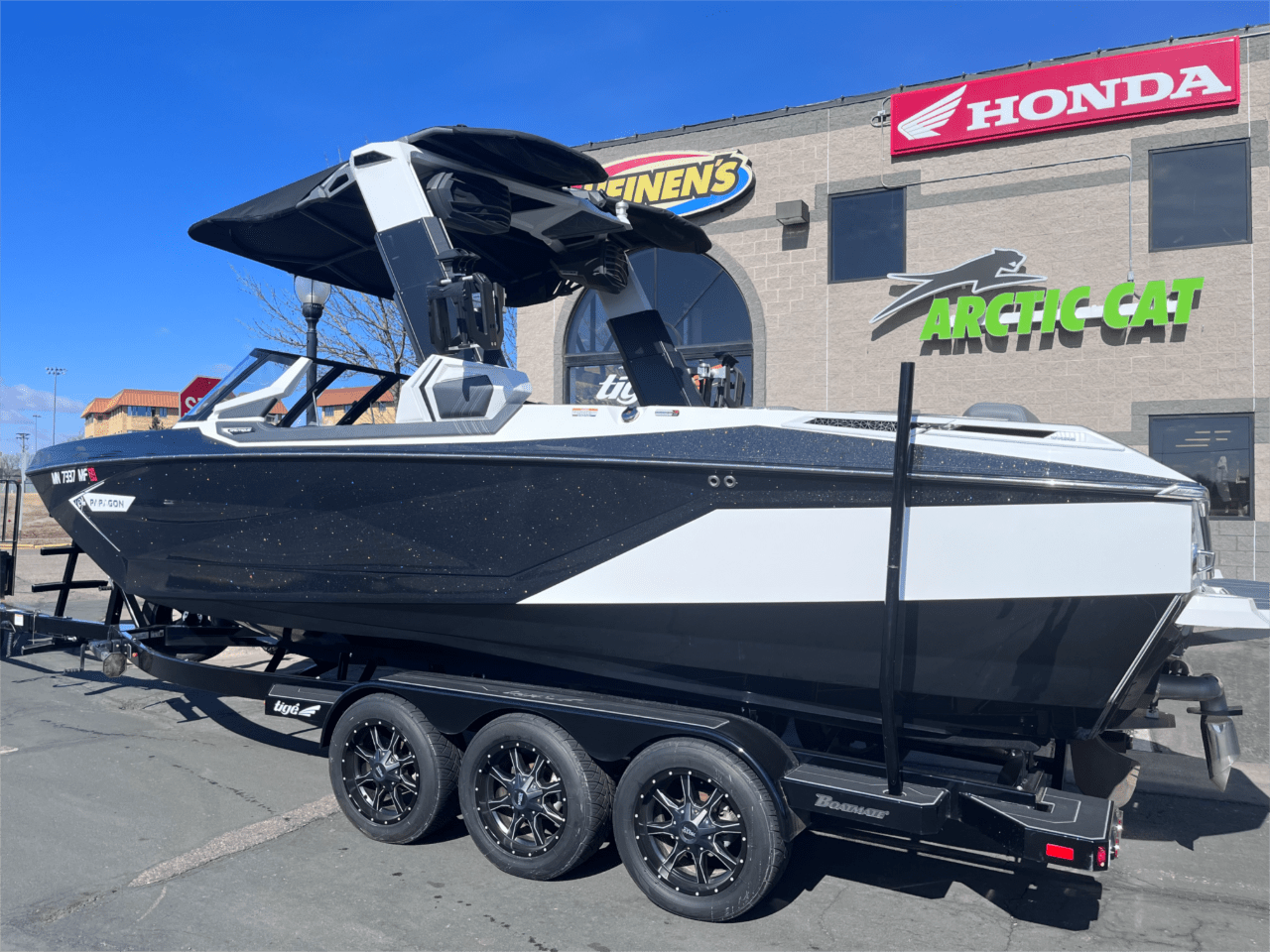 2022 Nautique Paragon G25! Only 200 hours! USA DELIVERY available!