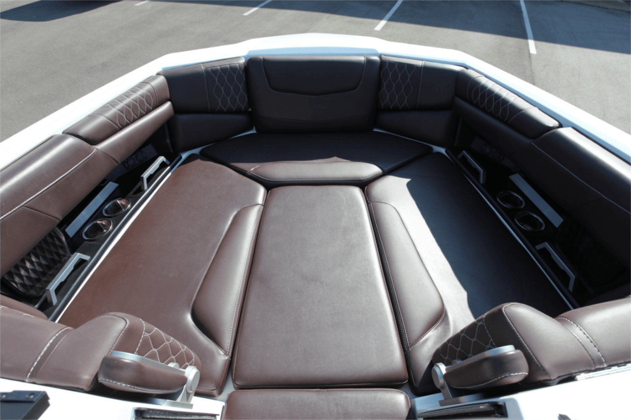 2021 Malibu M220