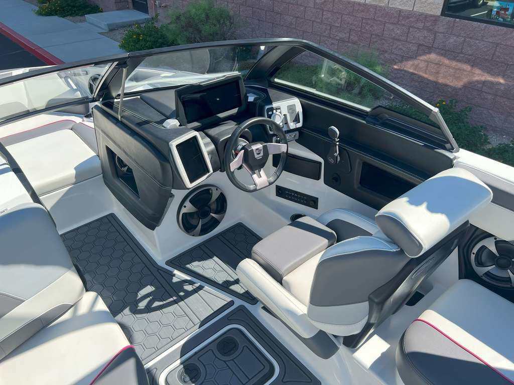 2021 Malibu 22 LSV