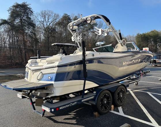 2018 MasterCraft XT22