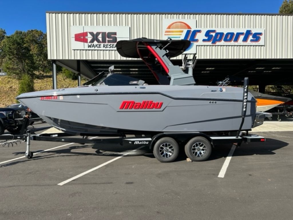 2022 malibu boats M220