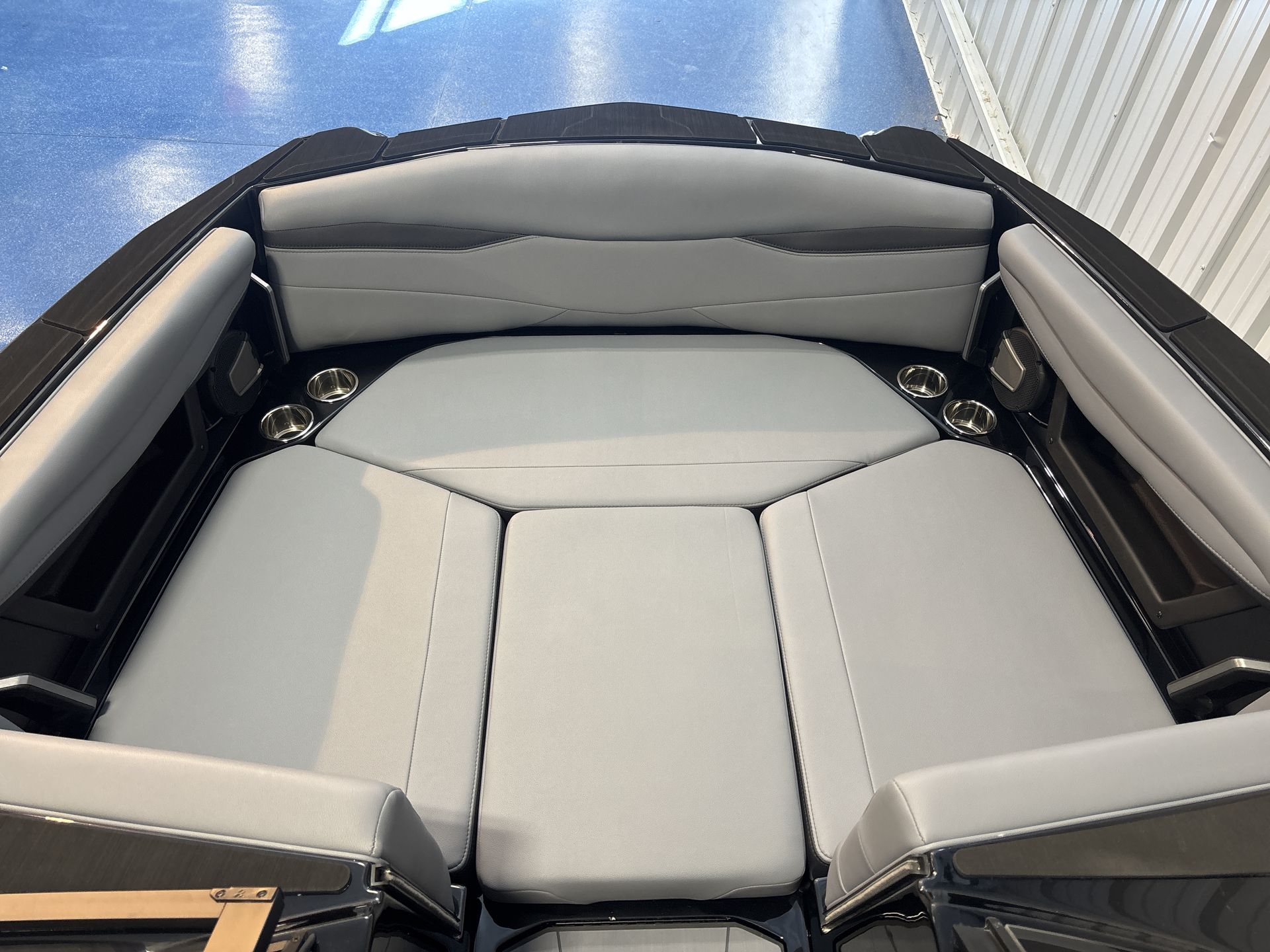 2025 Axis A225 Icon