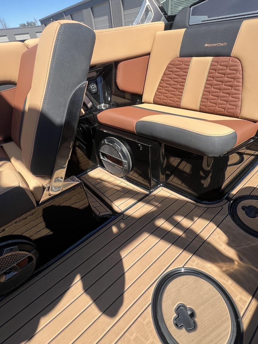 2021 MasterCraft X24