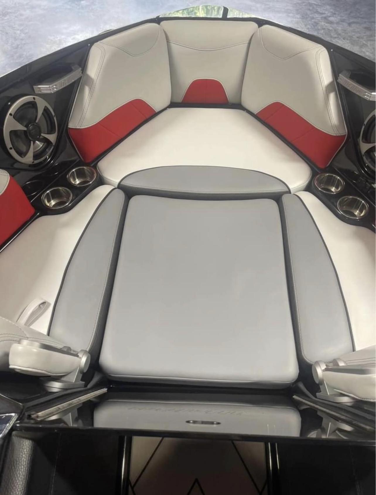 2020 Malibu 23LSV LOW HOURS
