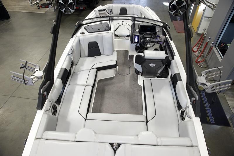 2021 Malibu 21 MLX