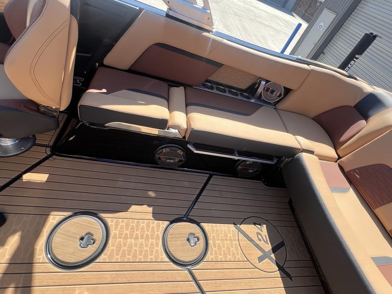 2021 MasterCraft X24