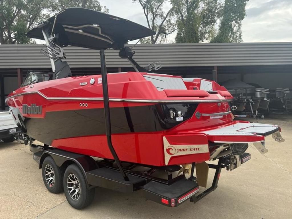 2024 Malibu Boats M220