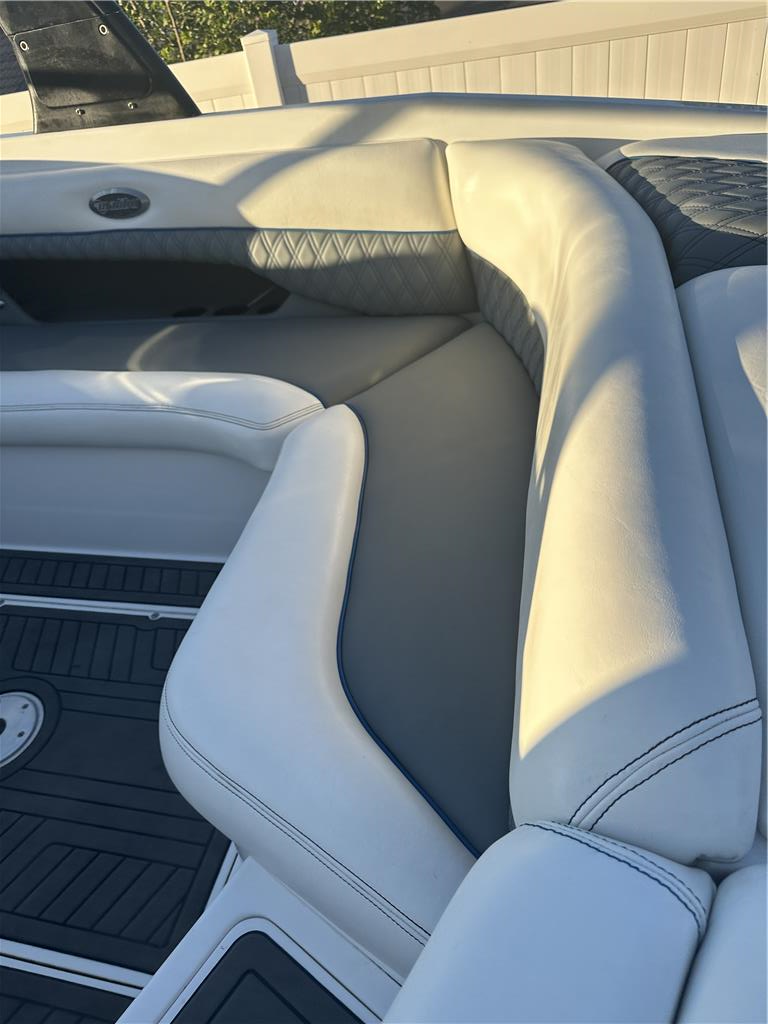 2005 Malibu 25 LSV