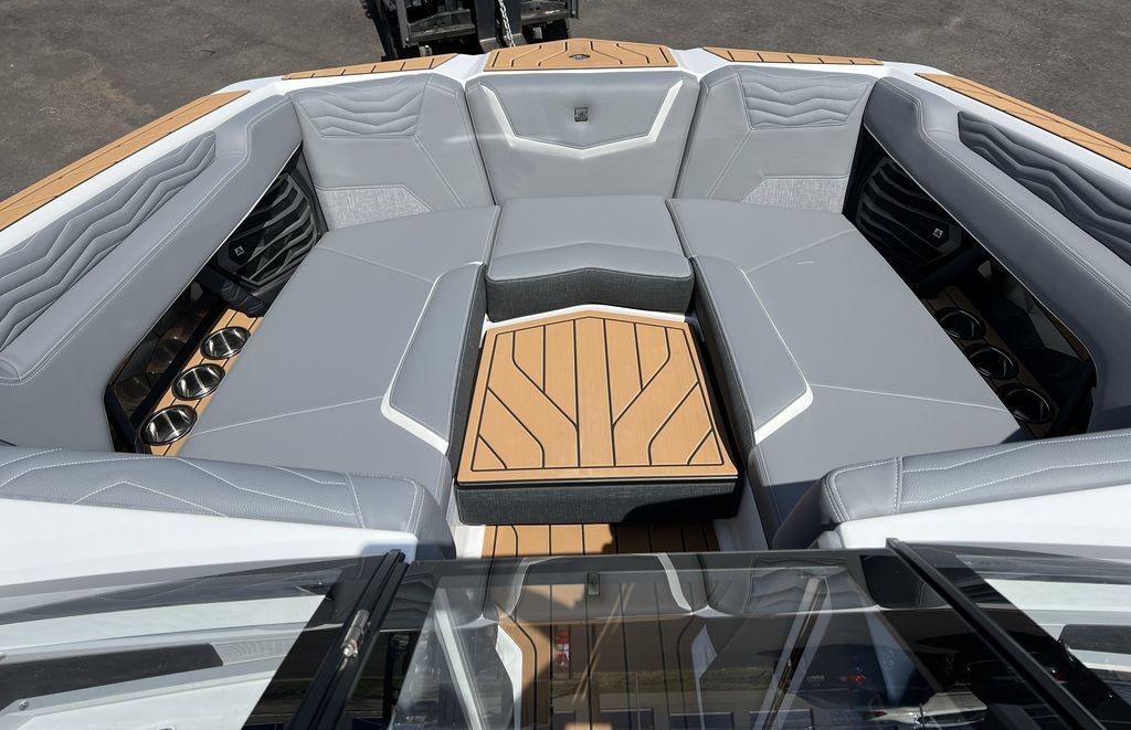 2025 Nautique G23