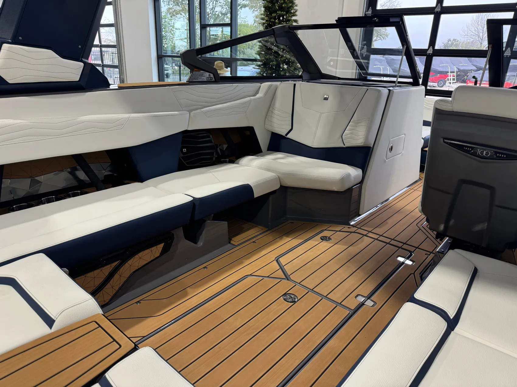 2025 Nautique G23q