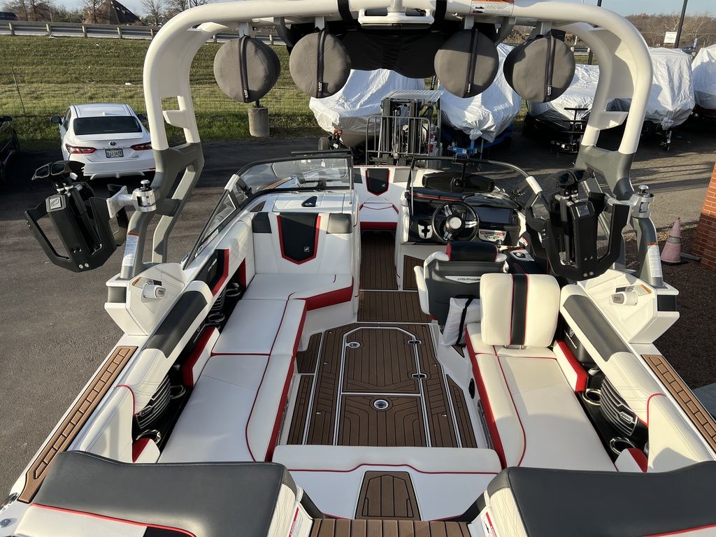 2018 Nautique G23