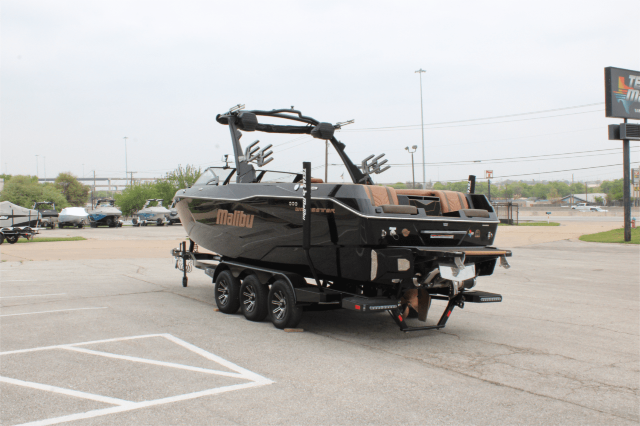 2025 Malibu 25 LSV
