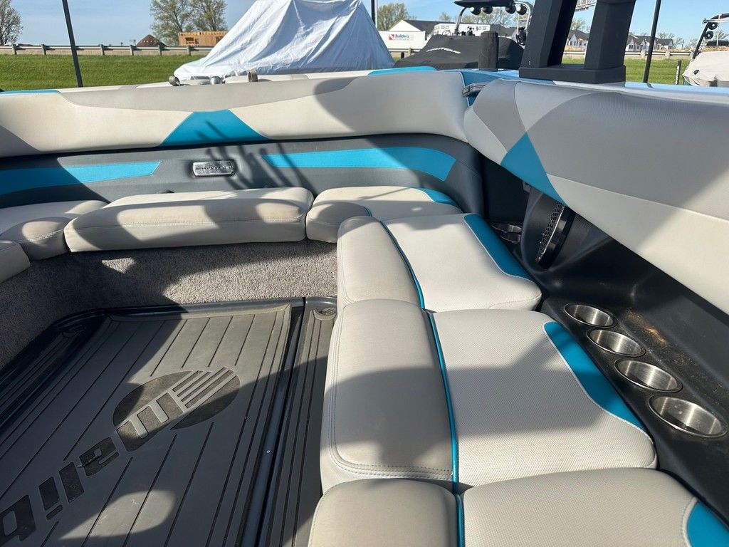 2016 Malibu Boats 23 LSV