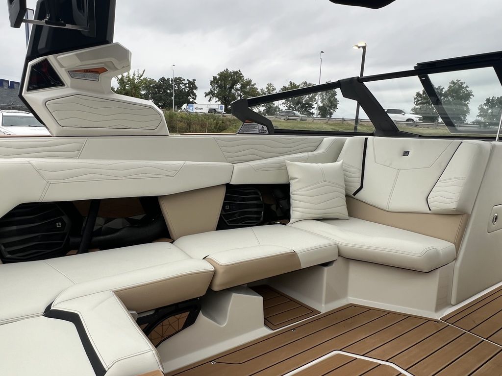 2025 Nautique G21