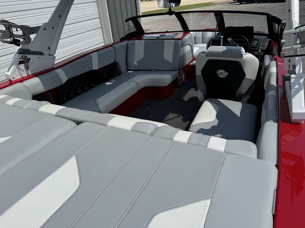 2022 Malibu Boats 21 LX