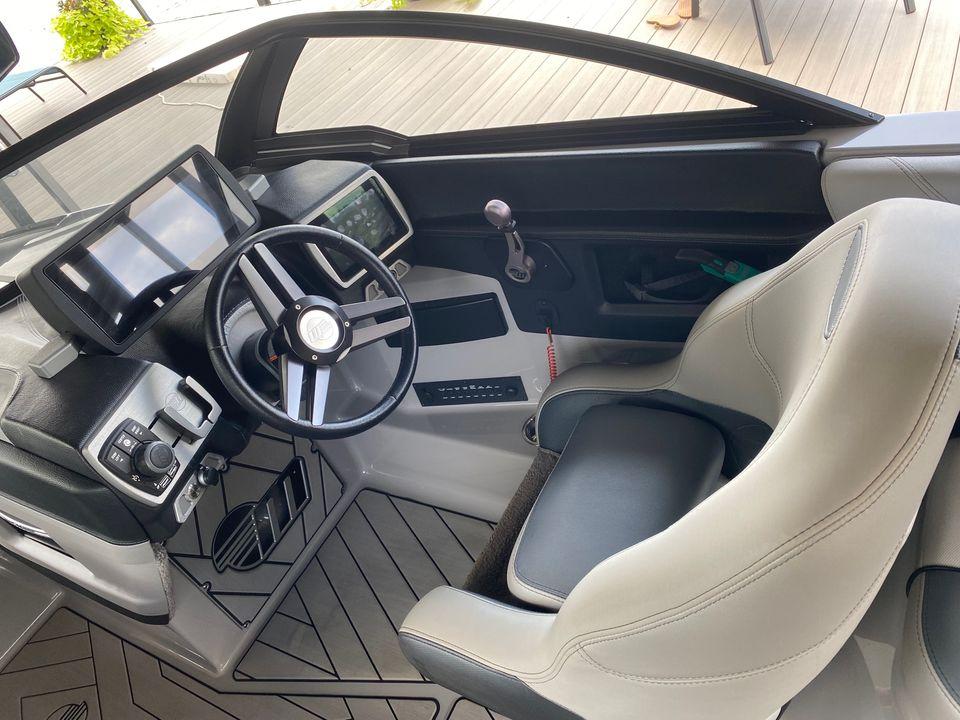 2018 Malibu Wakesetter 23 LSV with high-performance 450 HP Monsoon 6.2L Engine