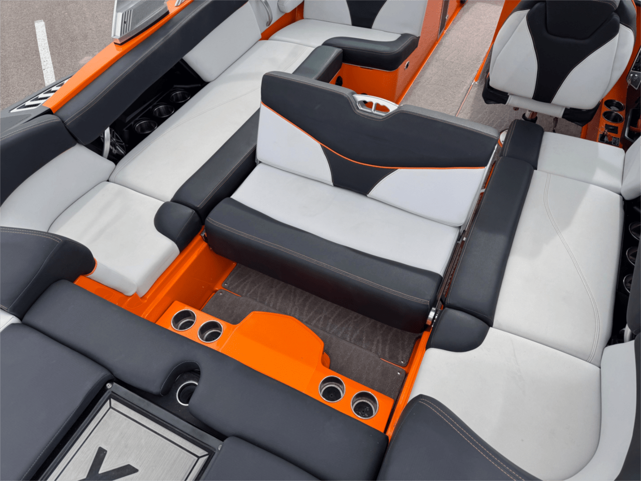 2017 MasterCraft XT23 6.2L GDI Engine!