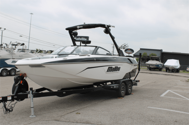 2022 Malibu 23 LSV