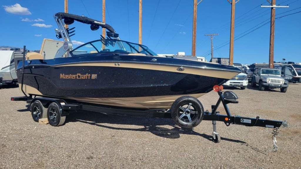 2023 MasterCraft XT23