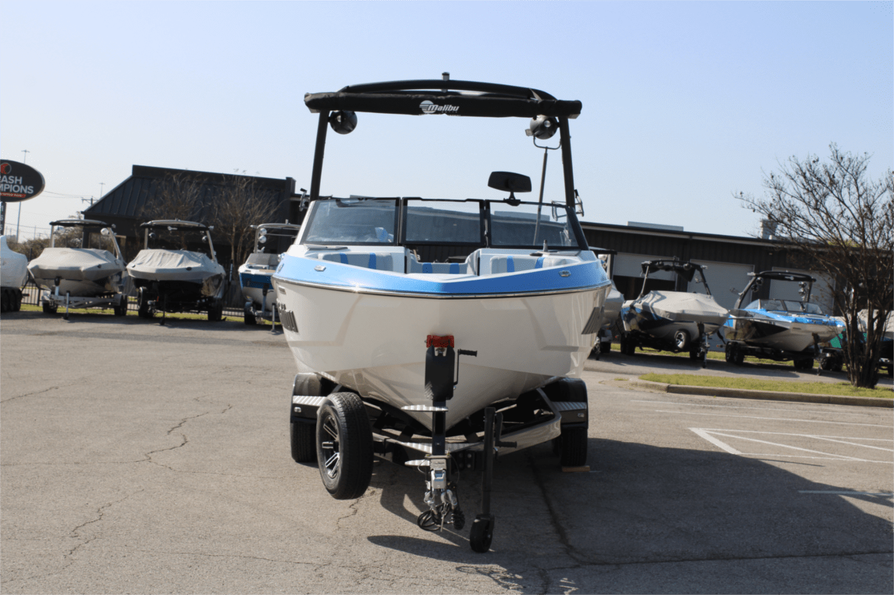 2025 Malibu 22 LSV