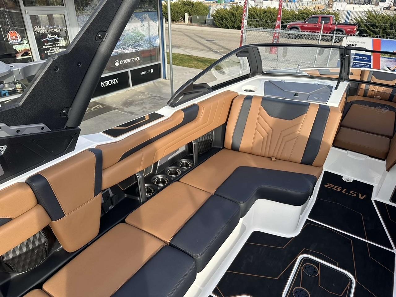 2025 Malibu 25 LSV