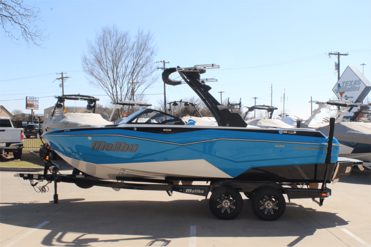 2025 Malibu 22 LSV