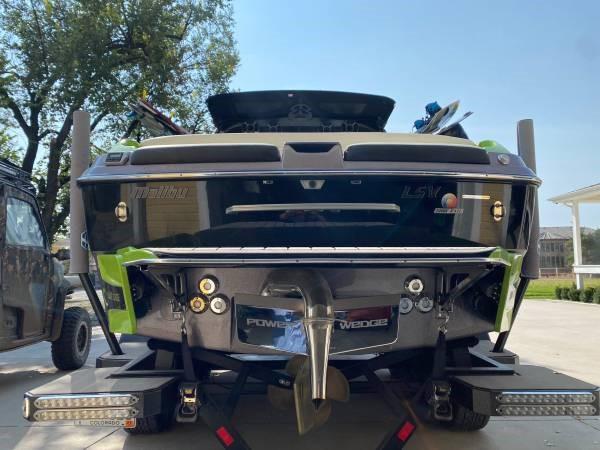 2017 Malibu 25 LSV – MINT – 100hrs – SUPERCHARGED