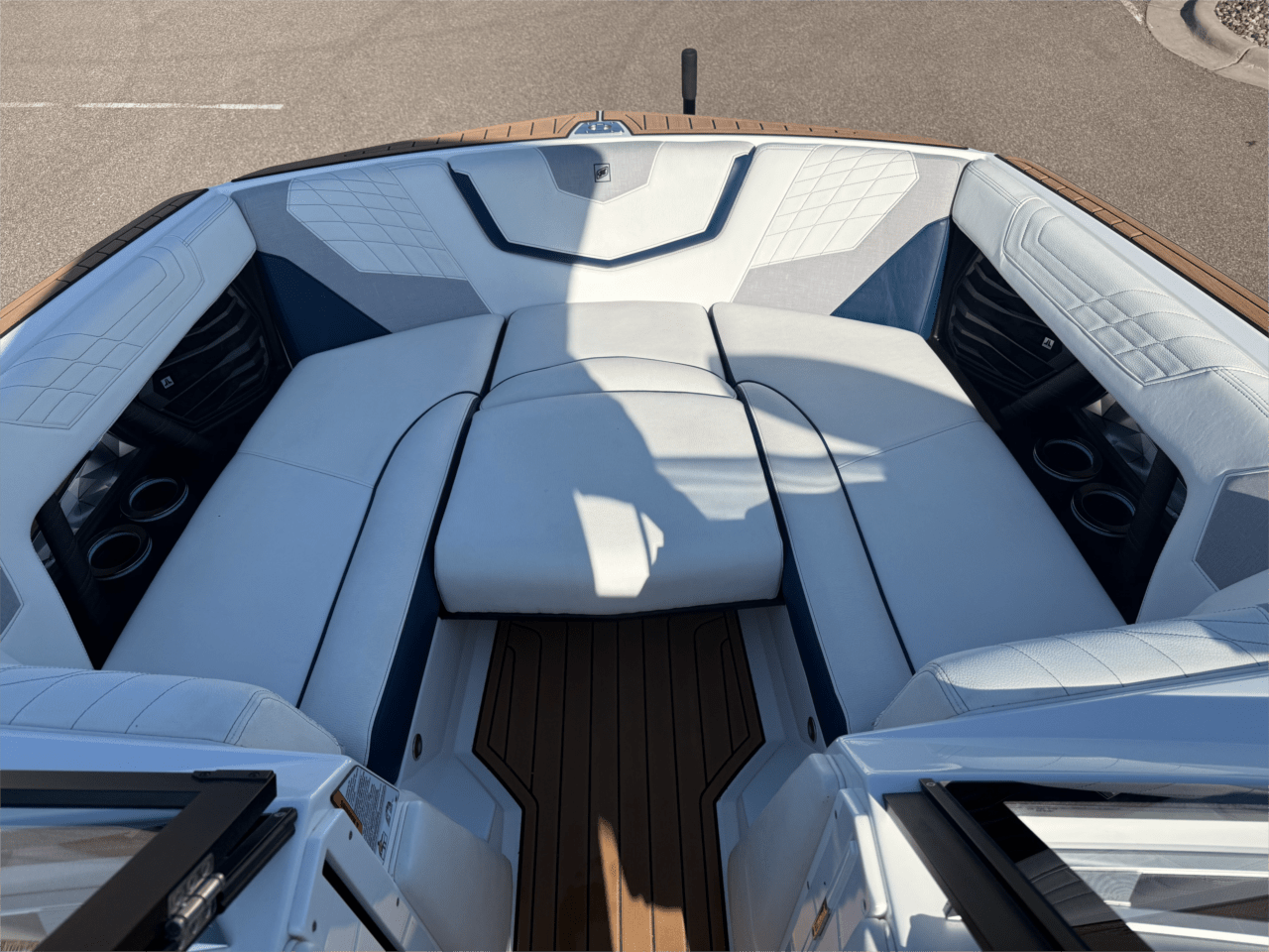 2021 Nautique G23 – Loaded – Spotless