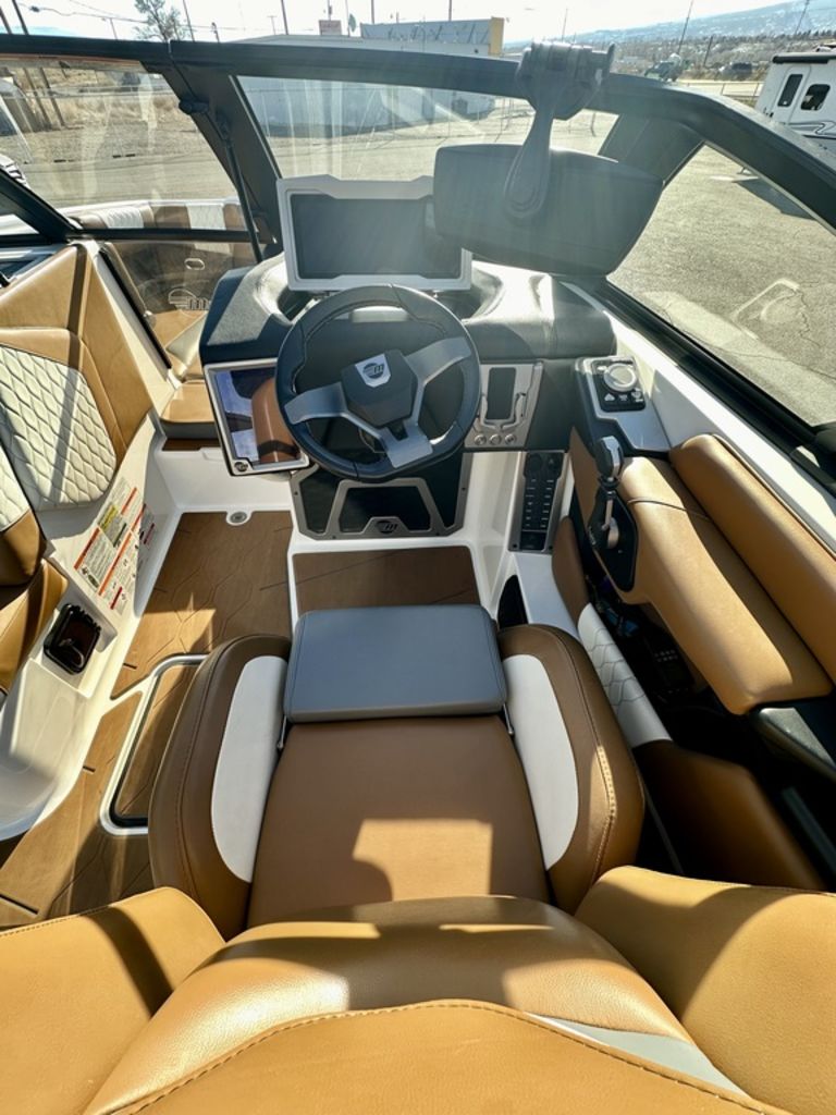 2023 Malibu Boats M220