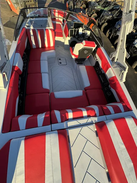 New 2024 Malibu 22 LSV