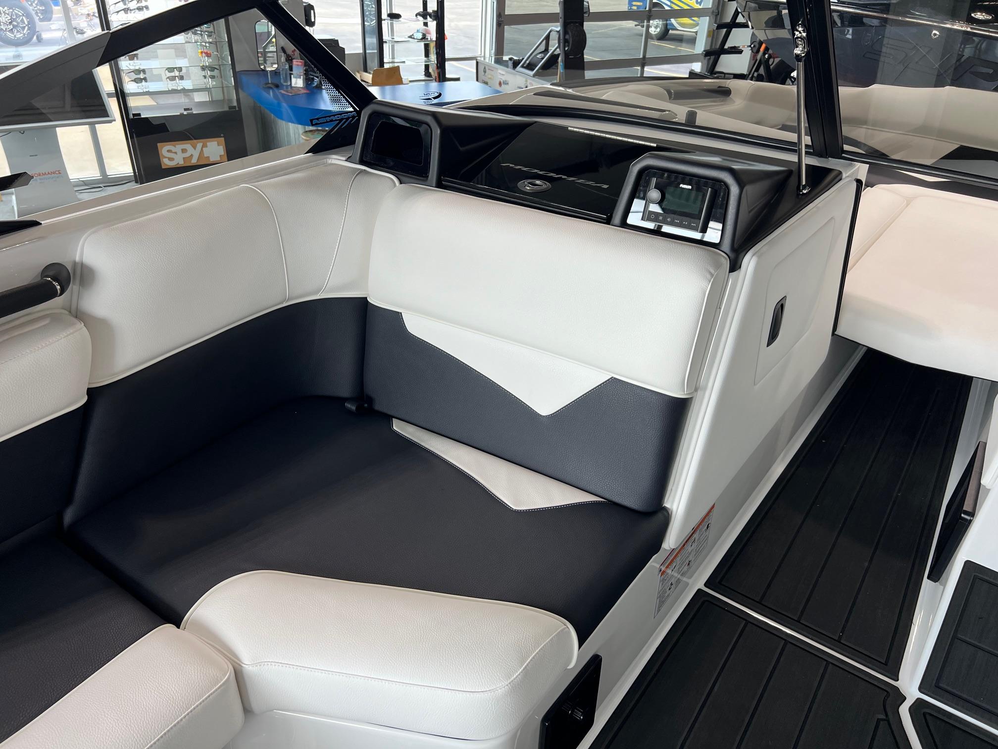 2025 MOOMBA MAKAI NEW PURE WHITE COLOR WITH NEW DROP STEP