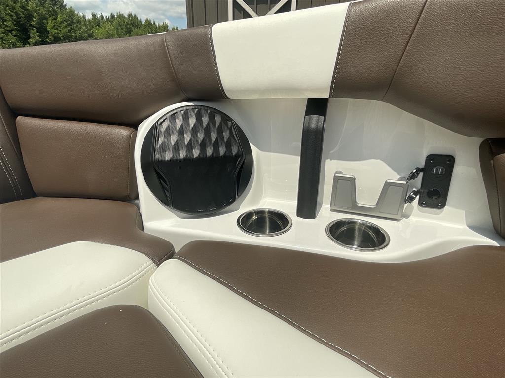 2024 Malibu 22 LSV