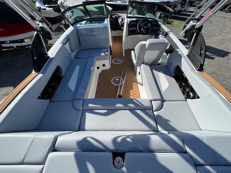 New 2024 MasterCraft NXT21