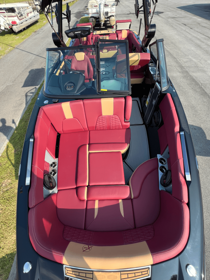 2023 Mastercraft X26 Loaded with only 94 hours