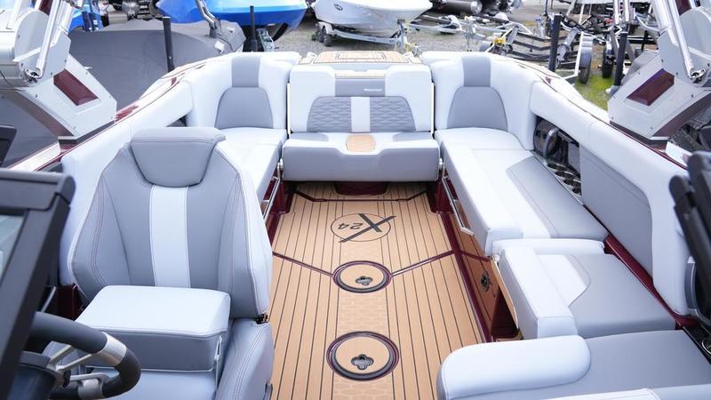 New 2023 MasterCraft X24