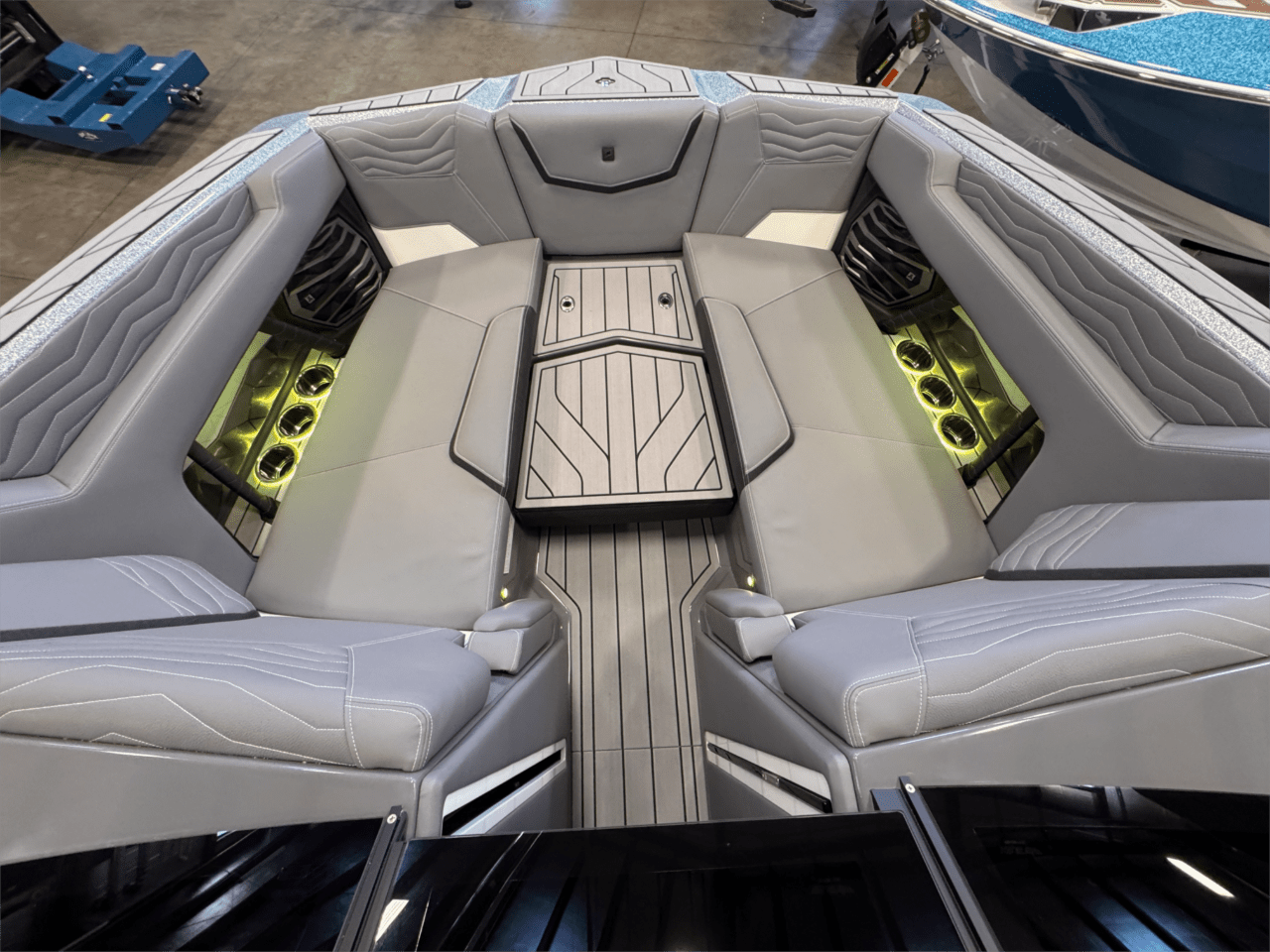 2025 Nautique G23