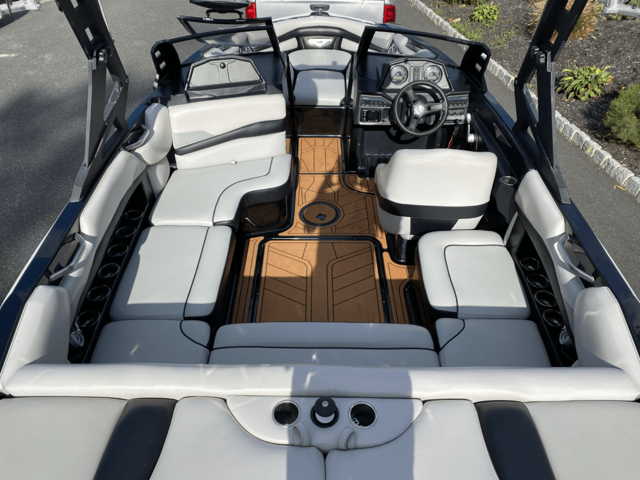 2016 Axis A20