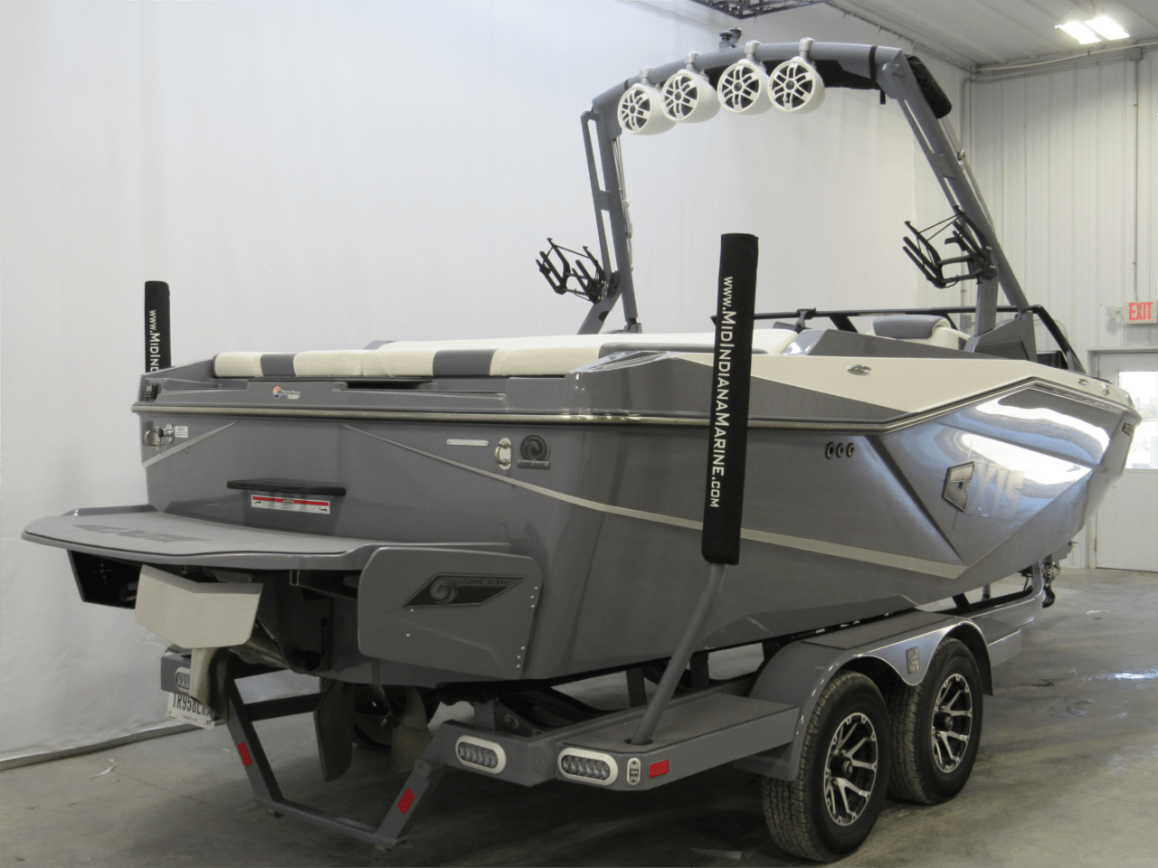 2023 Axis T220 – One Owner, Great Condition, Transferable Warranty!