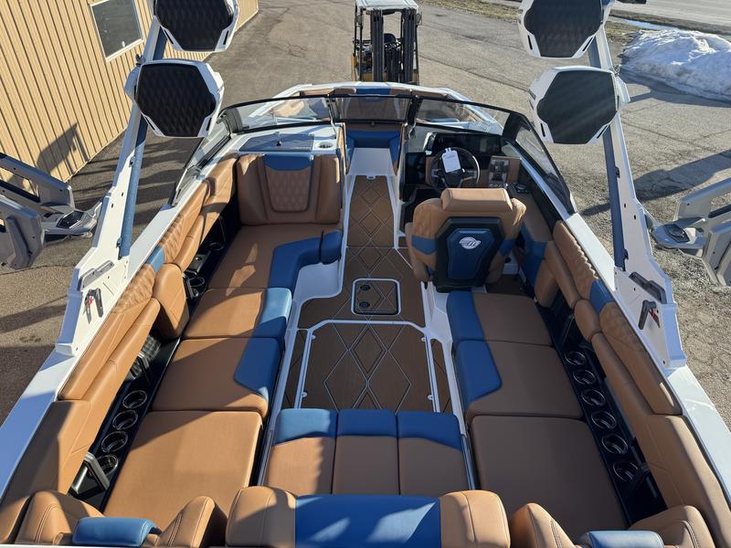2025 Malibu M230