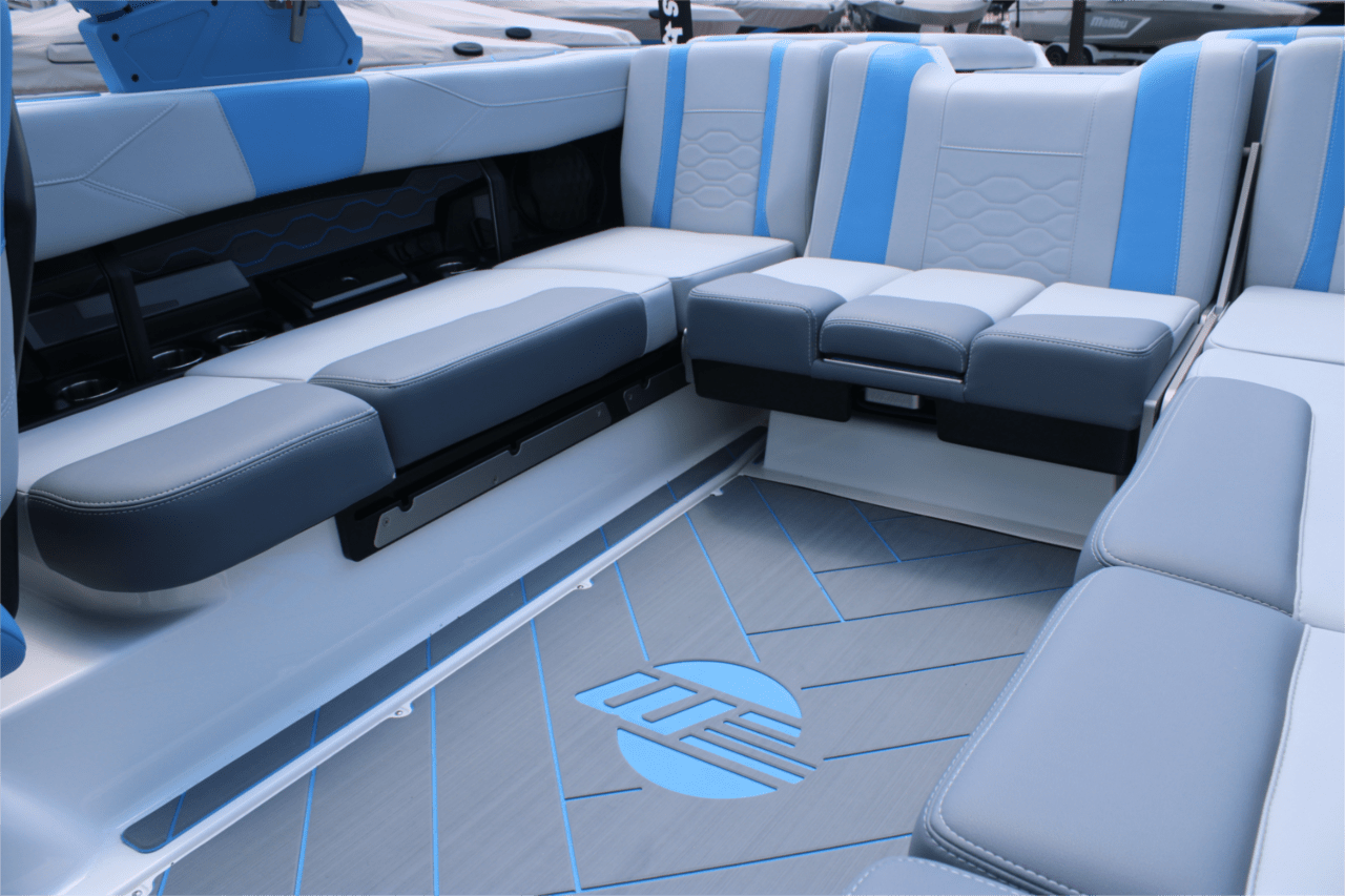 2025 Malibu 23 LSV