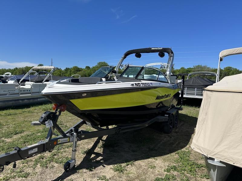 2021 MasterCraft XT21