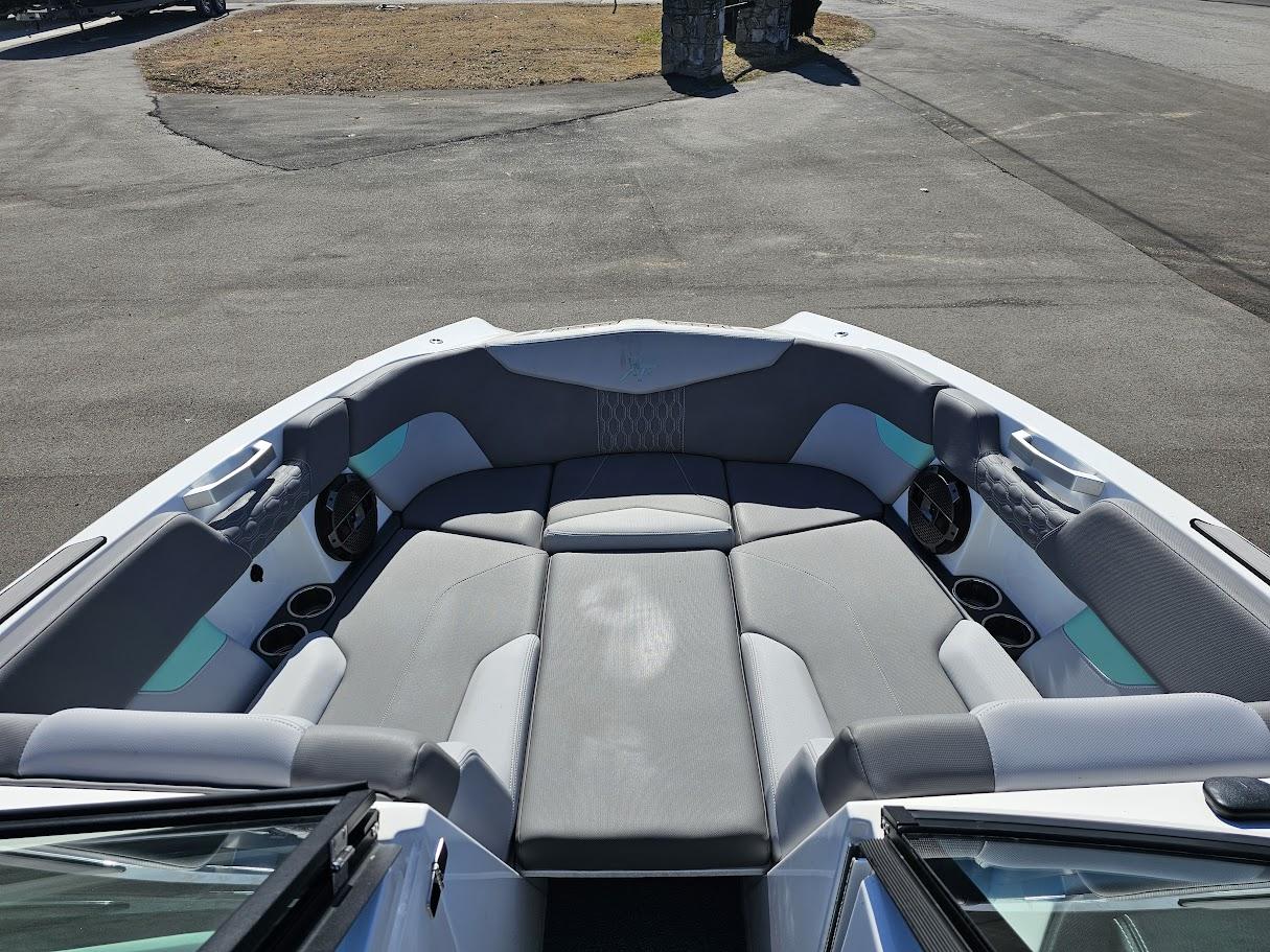 2023 Mastercraft XT24