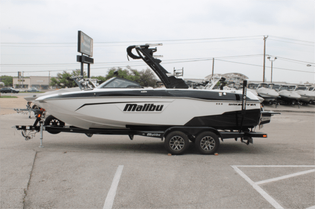 2022 Malibu 23 LSV