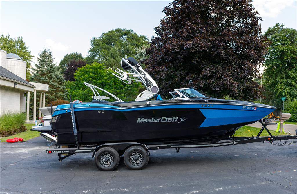 2018 Mastercraft X-Star – Midnite Black with Jet Stream Blue Flake – 300 Hours