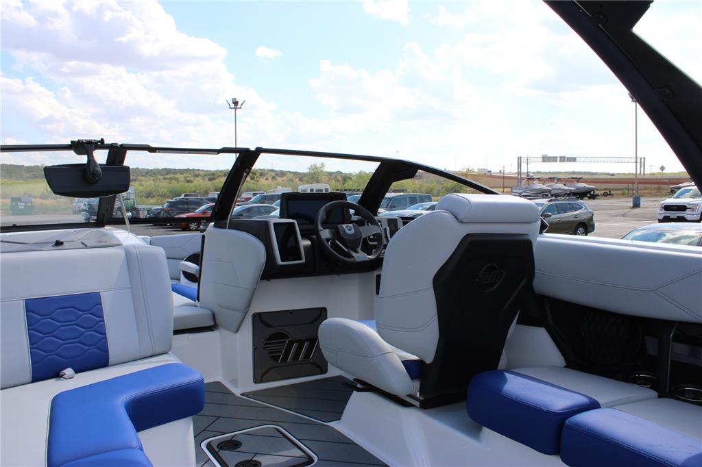 2024 Malibu 23 LSV