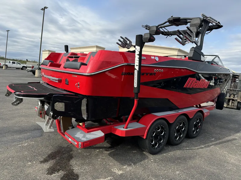 2025 Malibu 25 LSV